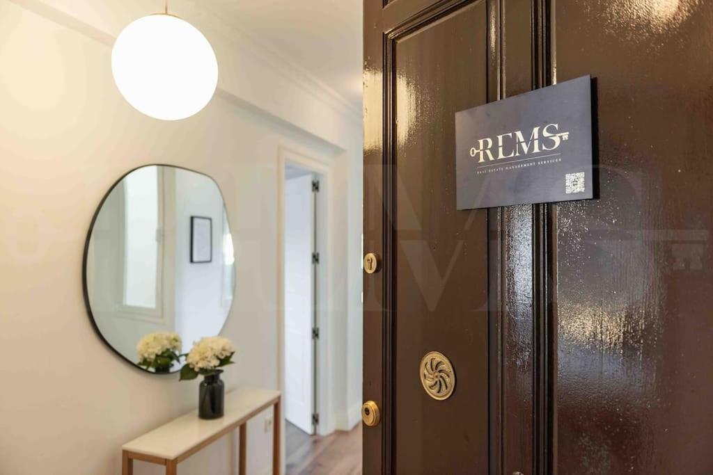 Modern Apartment Next To The Cervantes Theatre By Rems Málaga Extérieur photo